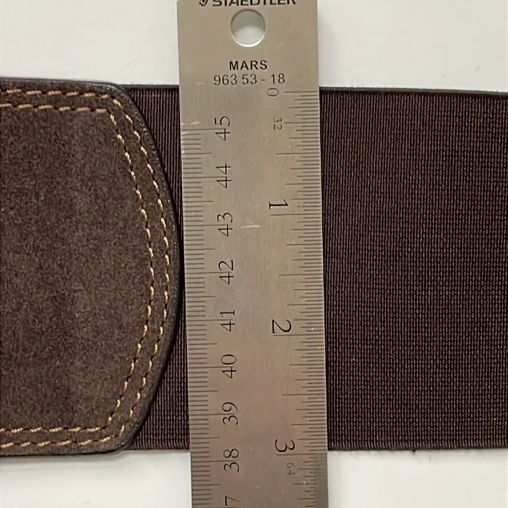 Chico’s Size Medium brown suede leather‎ elastic hook closure gold print belt.